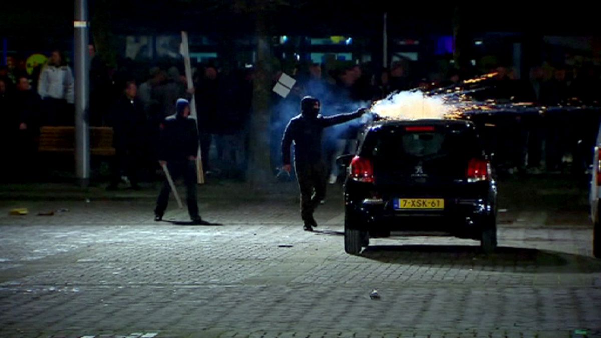 Holanda: Confrontos em protesto contra acolhimento de refugiados