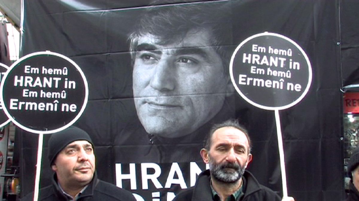 Hundreds pay tribute to slain Turkish-Armenian journalist Hrant Dink