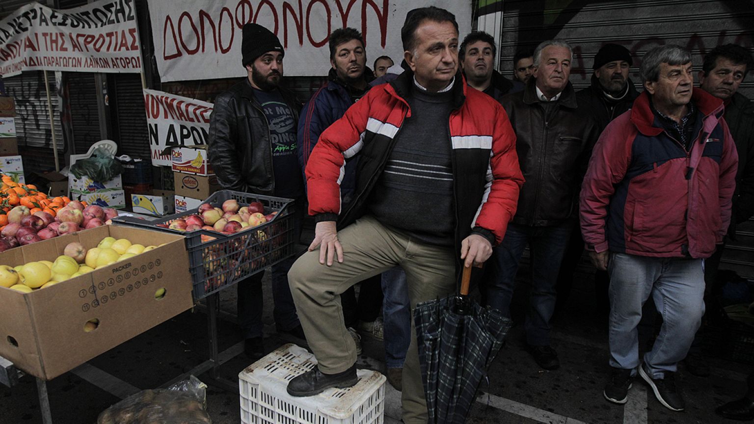 Ελλάδα: Επεισόδια αγροτών και αστυνομίας στην Κομοτηνή - Σε απεργιακό κλοιό η χώρα