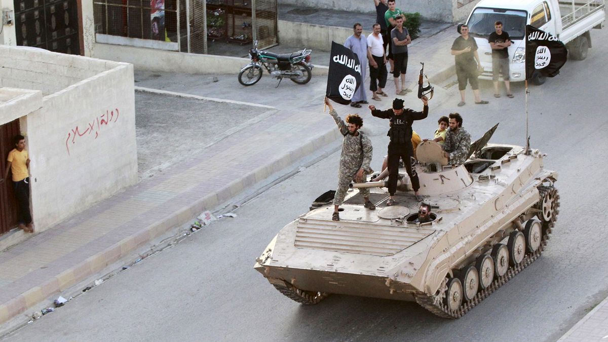 ISIL faces cash crunch as fighters' pay is halved and revenues dry up