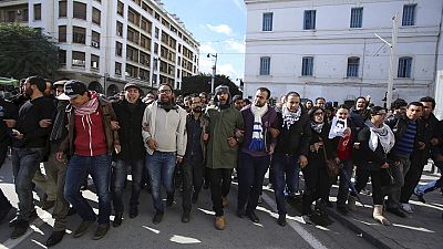 Tunisia: Police clash with unemployment protesters