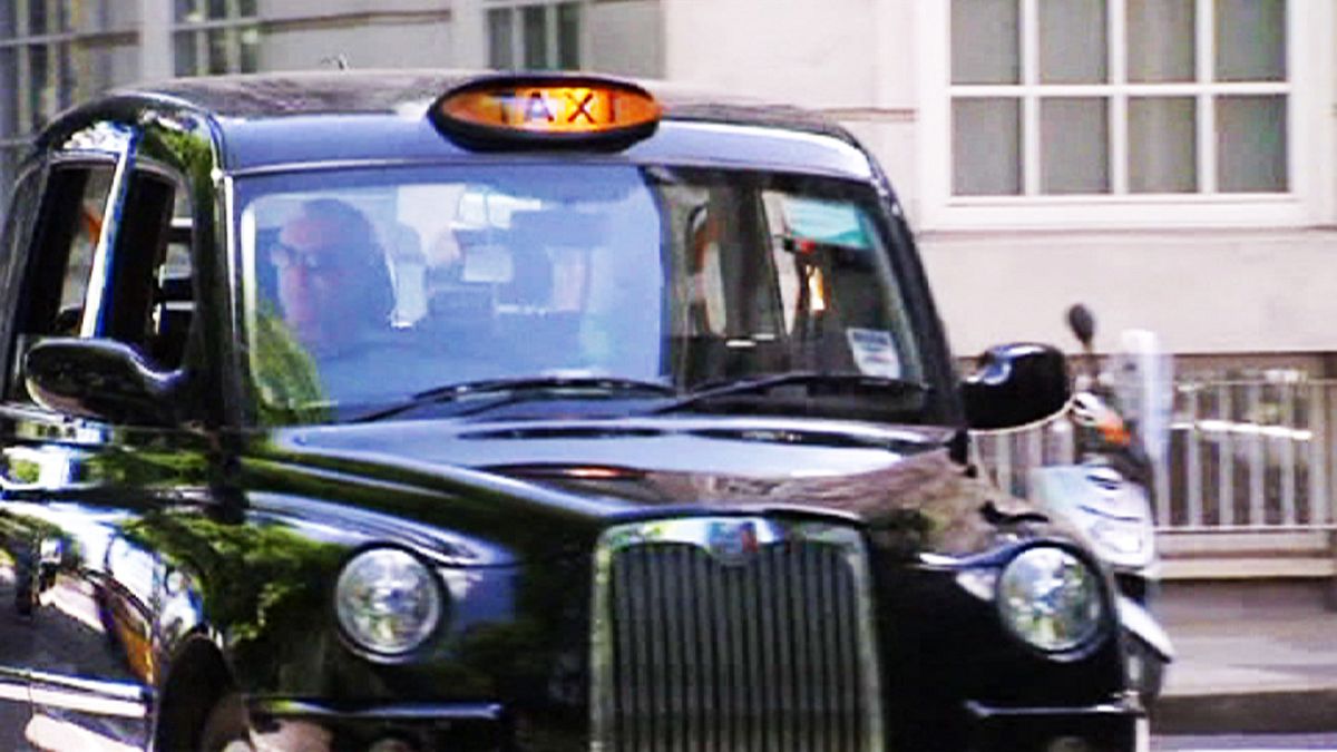 Yeni nesil çevreci taksiler, Londra'nın simgesi siyah taksilerin tahtını sarsıyor