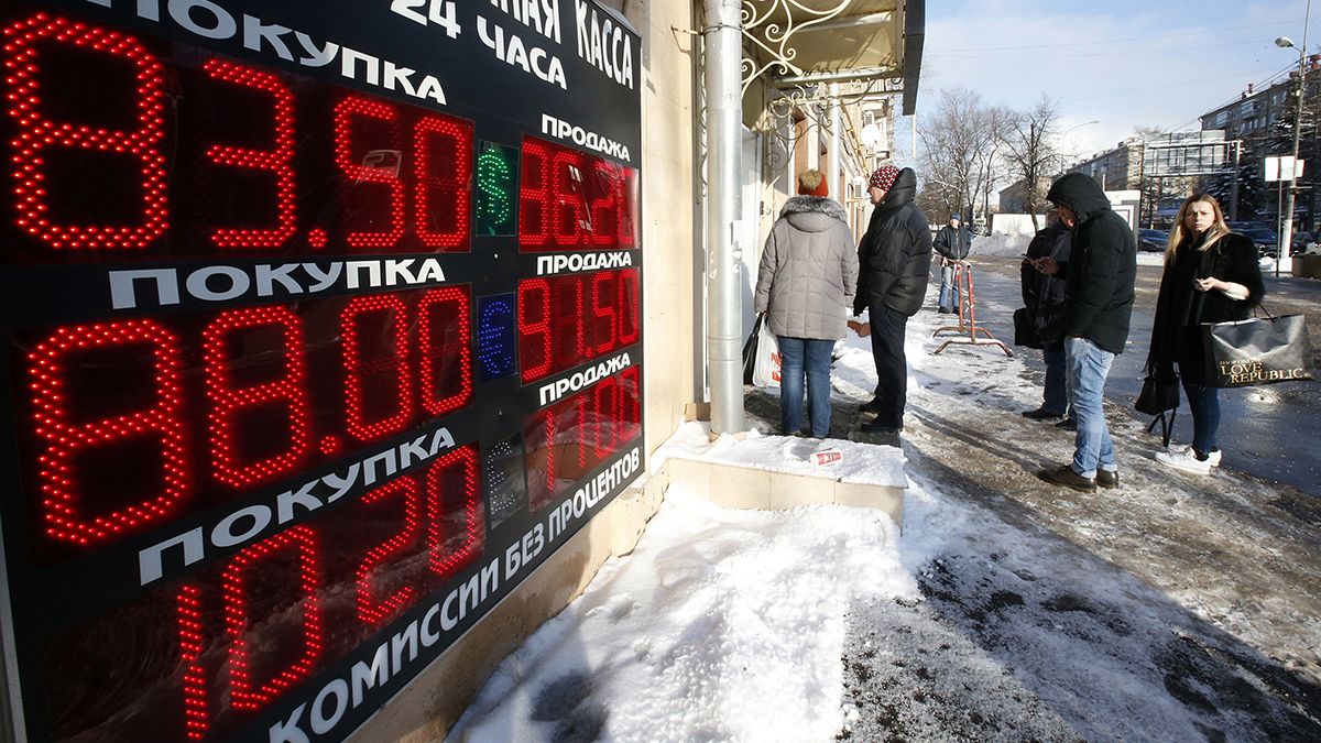 Rusya'da kriz endişesi artıyor, Ruble hızla eriyor