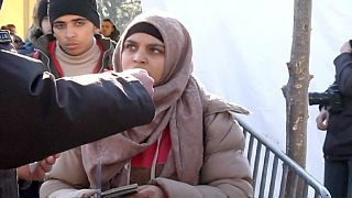 Refugiados: FYROM reabre fronteira com a Grécia