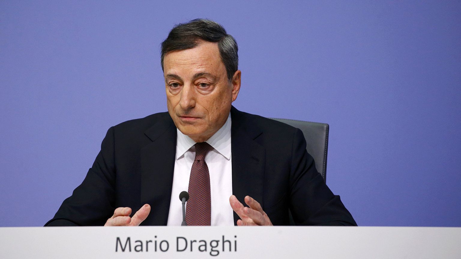 Draghi avanza posibles nuevas medidas del BCE en marzo por la baja inflación