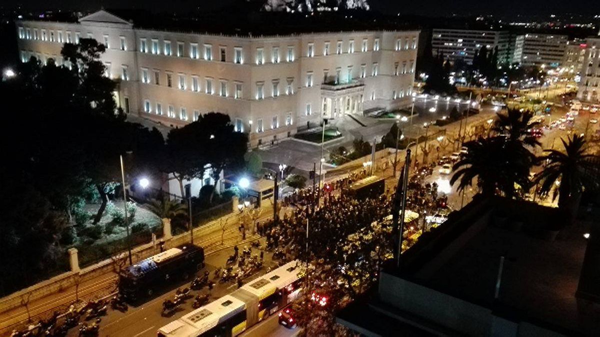 Ελλάδα: Συλλαλητήριο οπαδών του Παναθηναϊκού έξω από την Βουλή