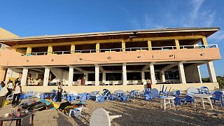 Al-Shabaab gun and bomb attack targets Somalian beach-side cafés