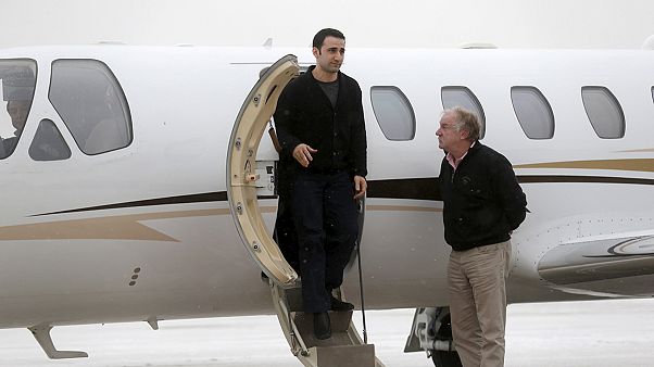 L'ex detenuto in Iran Hekmati arriva in Michigan: "Felice di essere a casa" L'ex detenuto in Iran Hekmati arriva in Michigan: "Felice di essere a casa"