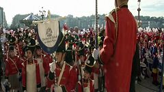 Kinder feiern das Trommelfest in San Sebastián