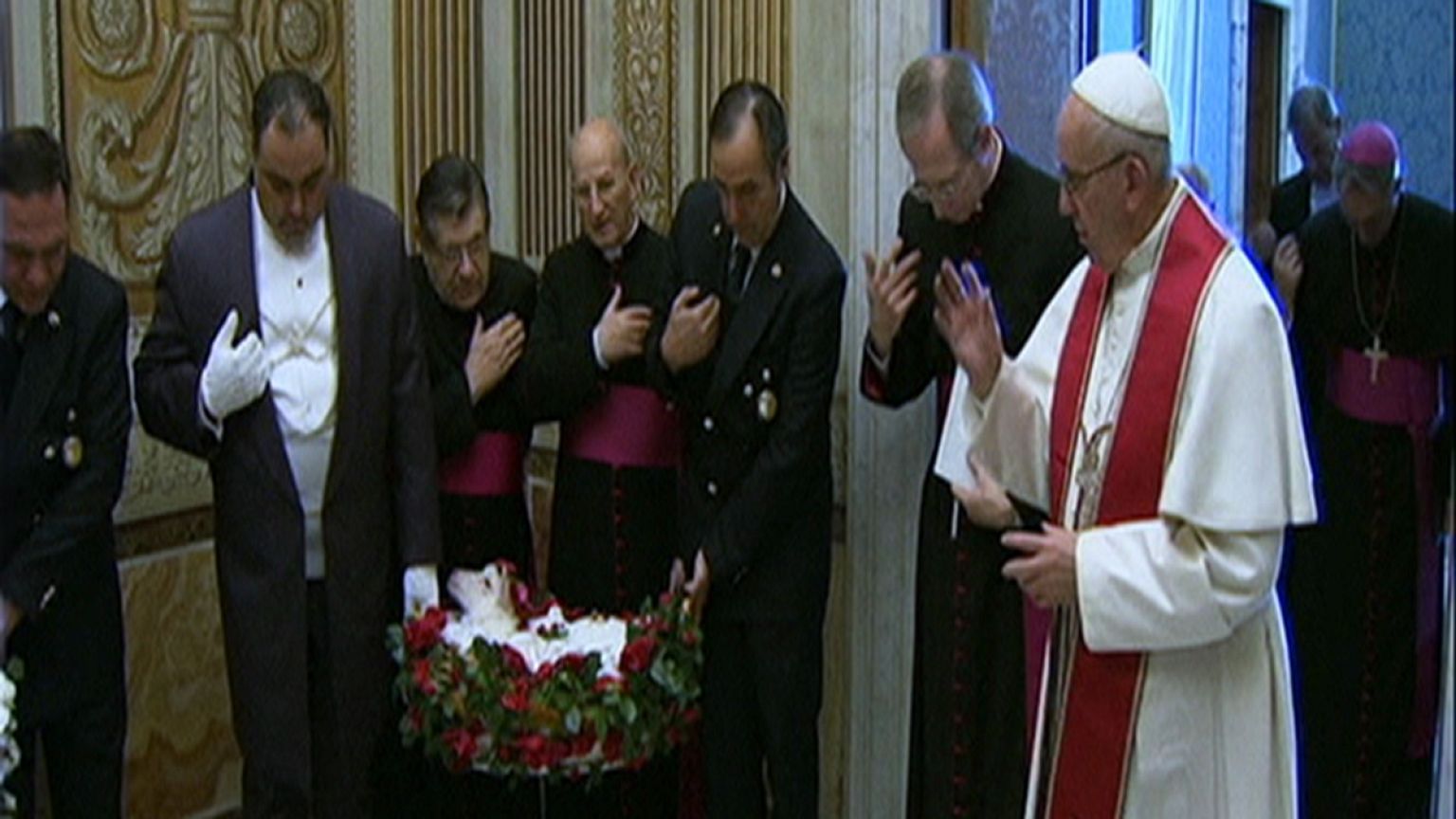 Papst segnet Lämmer