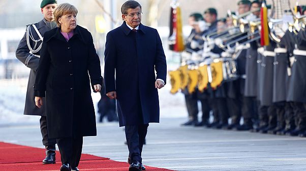 Crise migratoire : le Premier ministre turc reçu à Berlin Crise migratoire : le Premier ministre turc reçu à Berlin