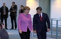 Szorosabban együttműködik Berlin és Ankara a menekültáradat megállításáért