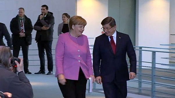 Szorosabban együttműködik Berlin és Ankara a menekültáradat megállításáért Szorosabban együttműködik Berlin és Ankara a menekültáradat megállításáért