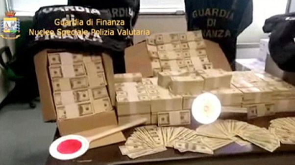 الشرطة الايطالية تضبط 2.5 مليون دولار مزيف الشرطة الايطالية تضبط 2.5 مليون دولار مزيف