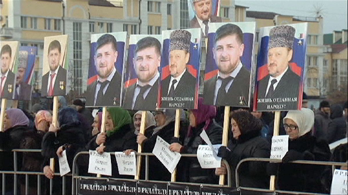 Τσετσενία: Διαδηλώσεις υπέρ του Καντίροφ και του Πούτιν