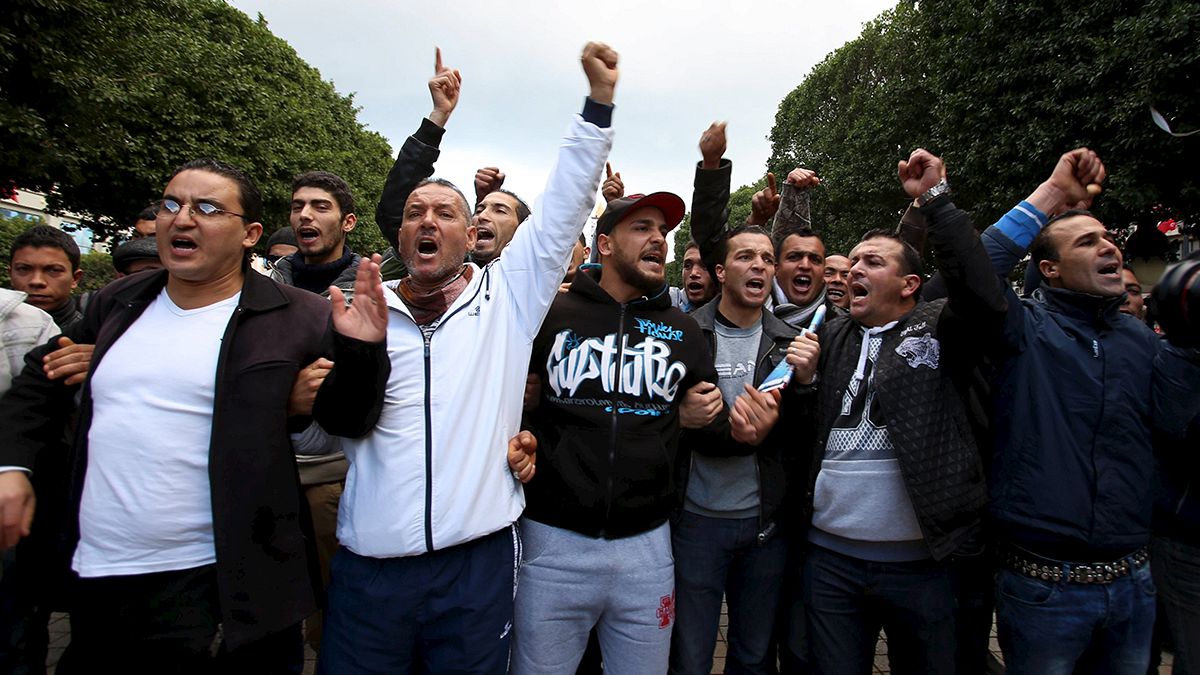 Tunus'ta ülke çapında sokağa çıkma yasağı