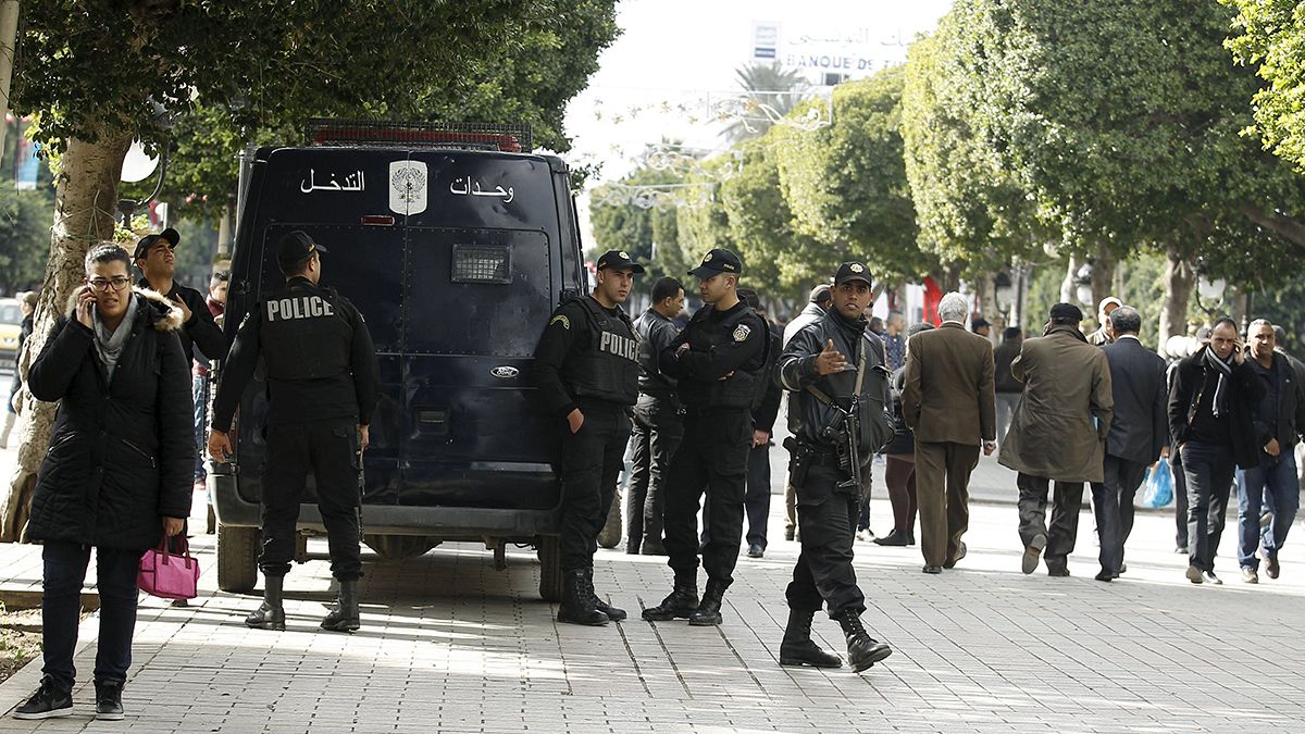 Tunus Cumhurbaşkanı Es Sibsi: "Eylemciler haklı gösteriler meşru"