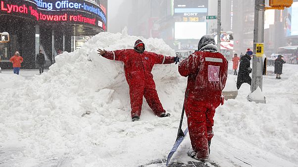 Tempestade de neve lança caos nos EUA Tempestade de neve lança caos nos EUA