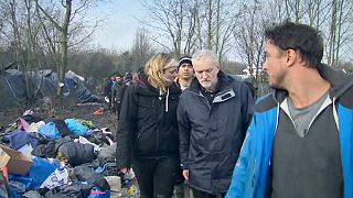 Le chef de la gauche britannique choqué, dans la "jungle" de Calais