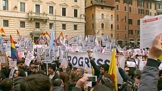 İtalya'da eşcinseller sokaklara indi