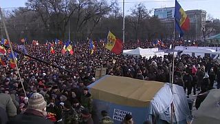 Moldavie : manifestation massive pour réclamer des élections anticipées