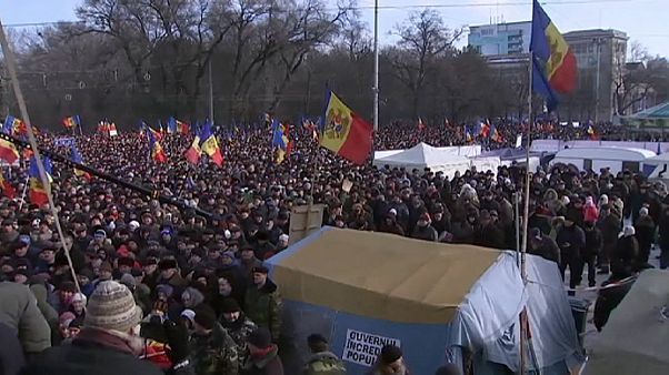 Moldova, migliaia in piazza per chiedere elezioni anticipate Moldova, migliaia in piazza per chiedere elezioni anticipate