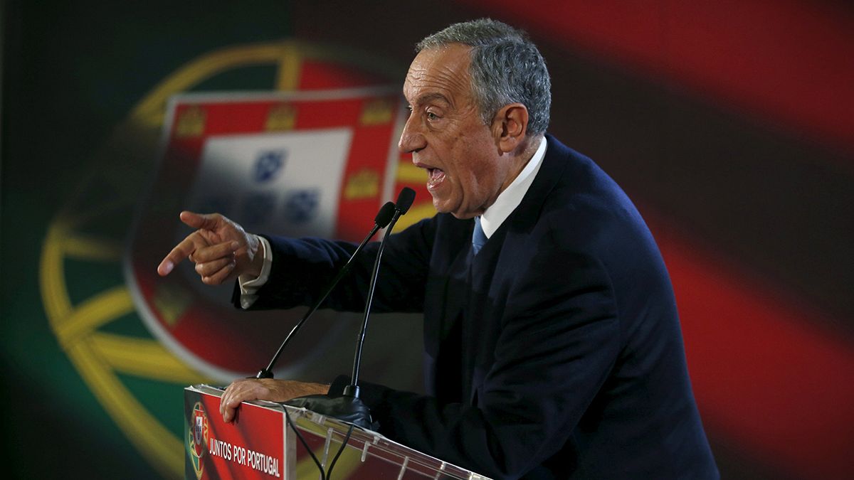 البرتغاليون يدلون باصواتهم في انتخابات رئاسية وسط توقعات بفوز المرشح المحافظ