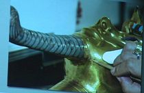 Єгипет: маска фараона Тутанхамона знову з бородою