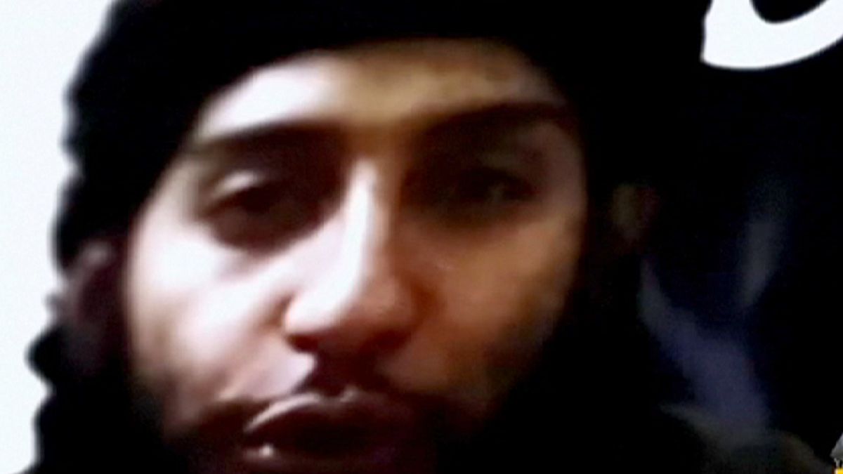 تنظيم الدولة الإسلامية ينشر شريطا لمنفذي هجمات باريس ويهدّد بريطانيا