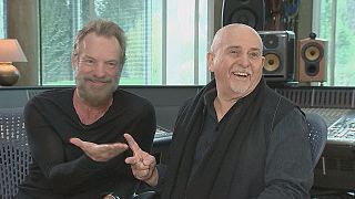 Sting e Gabriel giocano a morra cinese