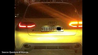Police car chase: Swiss Audi leaves Italian officers in the dust