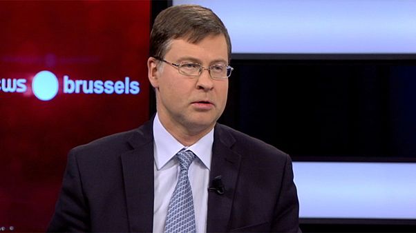 Valdis Dombrovskis: "A Grécia está a pagar menos juros da dívida do que outros países como Itália ou Portugal" Valdis Dombrovskis: "A Grécia está a pagar menos juros da dívida do que outros países como Itália ou Portugal"