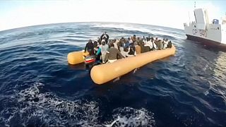 La Guardia Costera italiana coordina el rescate de casi 1300 inmigrantes en el Mediterráneo