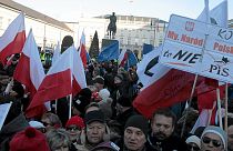 بروكسل تهدد بوضع بولندا تحت المراقبة خشية المساس بدولة القانون