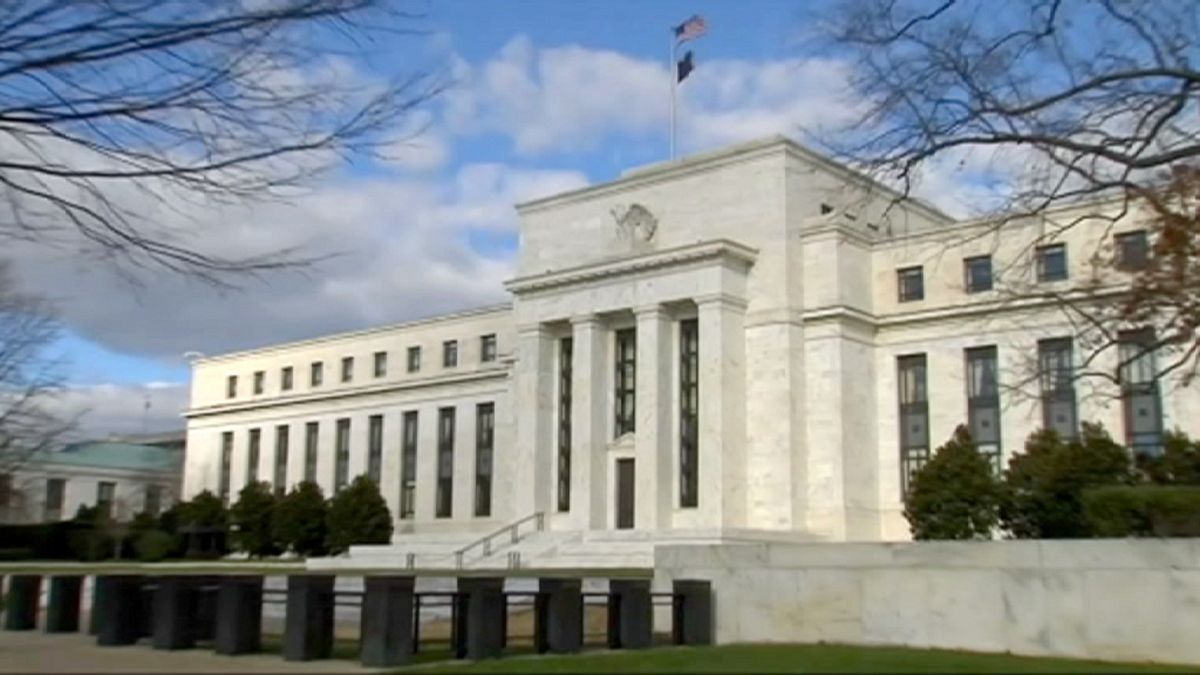 الفيدرالي لهجة معتدلة واتجاه لتثبت سعر الفائدة