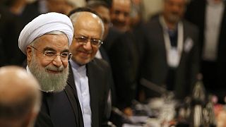 Hasan Rohani llega a Francia con otra lluvia de millones