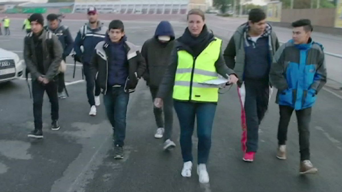 A határon belül elrejtőző menekülőktől tartanak a svédek