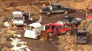 EUA: Líder anarquista exorta seguidores a abandonar rancho cercado pela polícia