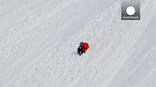 Daredevil skier falls 1,000 feet, emerges unscathed