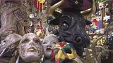 Os artesãos que produzem a magia do Carnaval de Veneza