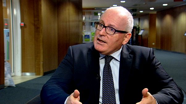 "Wir müssen gemeinsam handeln"
- Vizechef der EU-Kommission Timmermans über den Streit zwischen Brüssel und Athen - "Wir müssen gemeinsam handeln"
- Vizechef der EU-Kommission Timmermans über den Streit zwischen Brüssel und Athen -