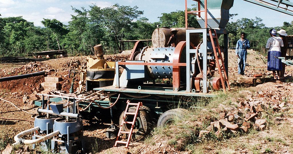 Zimbabwe mines set to contract for third consecutive year | Africanews