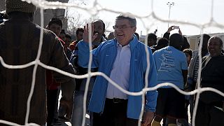 Ελλάδα: Η ΔΟΕ «αγκαλιάζει» τους πρόσφυγες