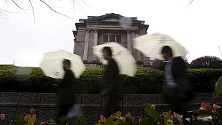 Японии опускает ставку по депозитам ниже нуля