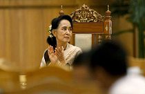 Myanmar: i neoeletti in aula