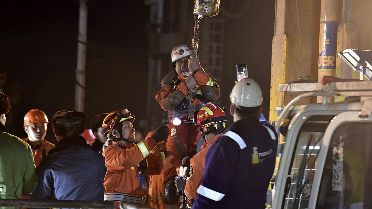انقاذ 4 عمال صينيين بعد حصارهم 36 يوما في منجم للجبس