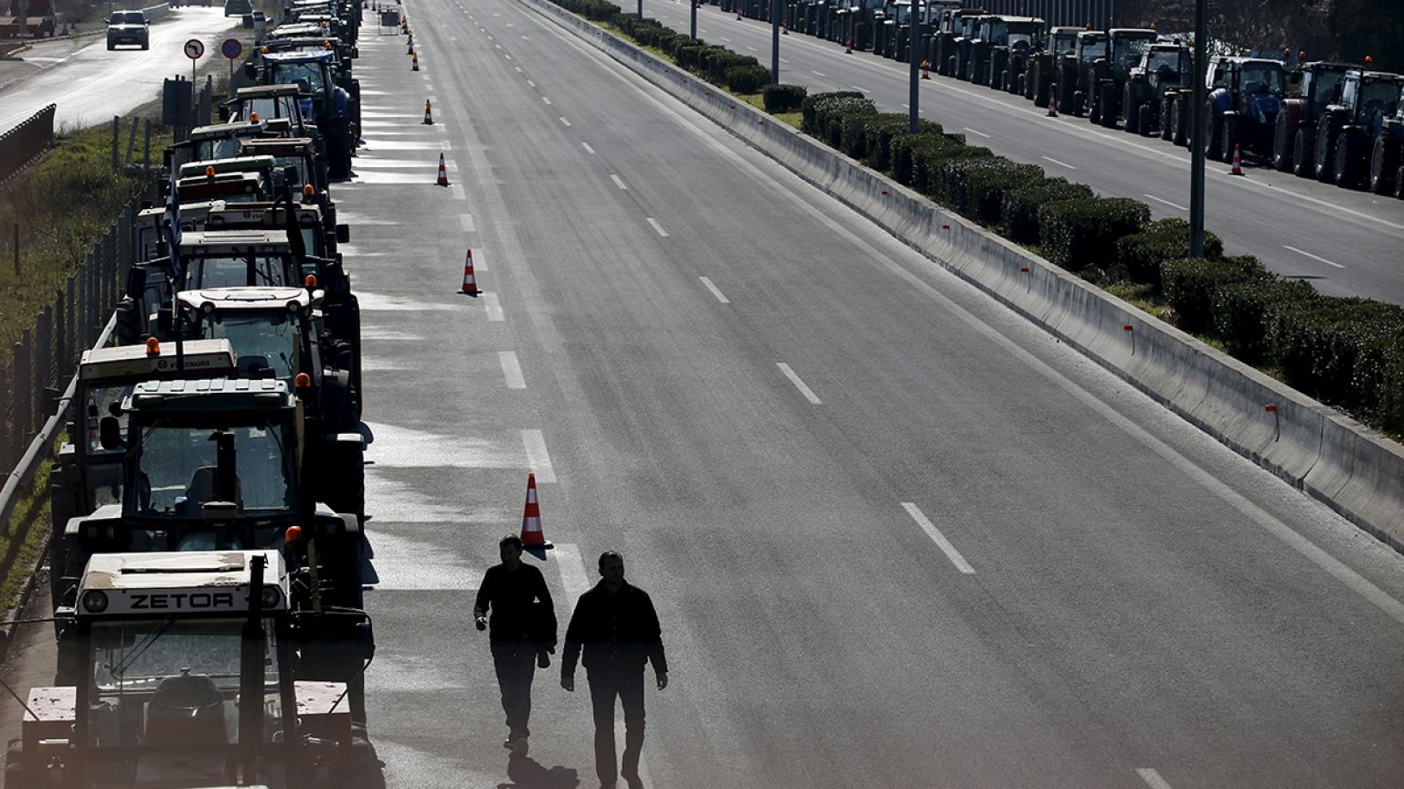Ελλάδα: Μπλόκα αγροτών σε όλη τη χώρα