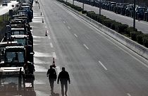 کشاورزان یونانی بزرگراه منتهی به فرودگاه آتن را مسدود کردند