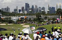 Golf: Singapore Open, maltempo ancora protagonista