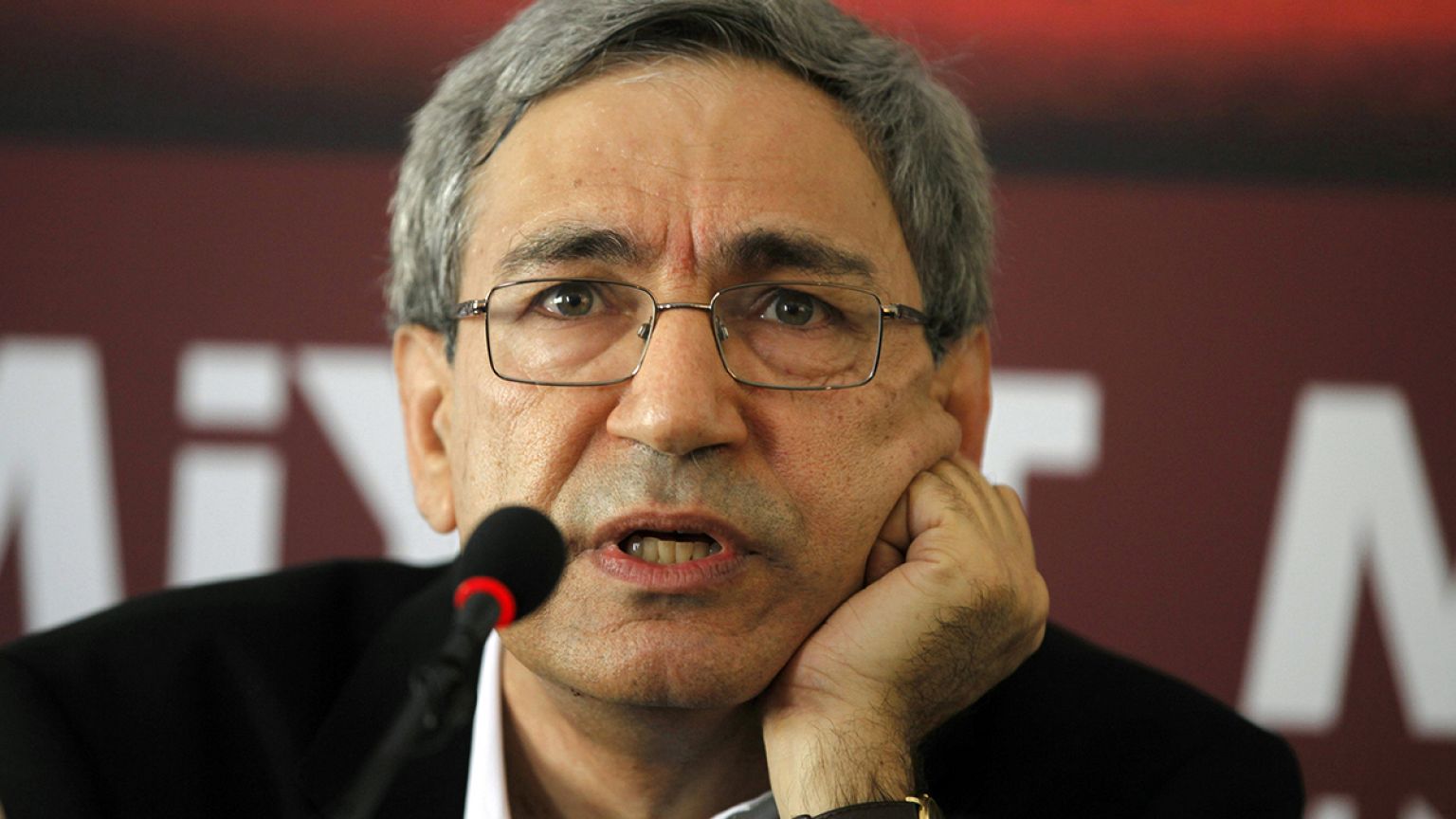 Pamuk kritisiert Türkei-Politik der EU: "Flüchtlingskrise bindet ihnen die Hände"